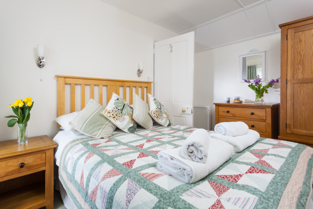 Cliffwell House - Double bedroom