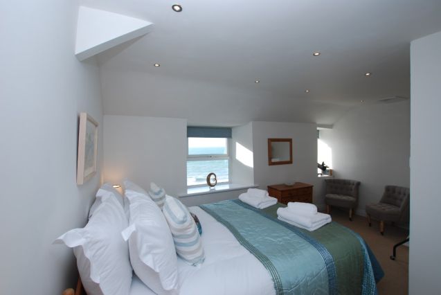 King bedroom with amazing sea views.JPG