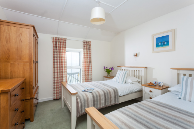 Cliffwell House - Twin bedroom